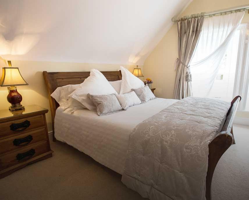 Tullyglass House Hotel Ballymena Room photo